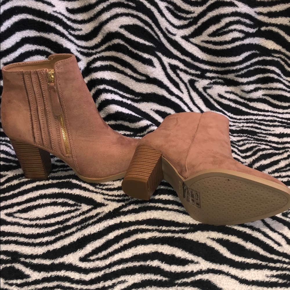 Booties. - Picture 2 of 3